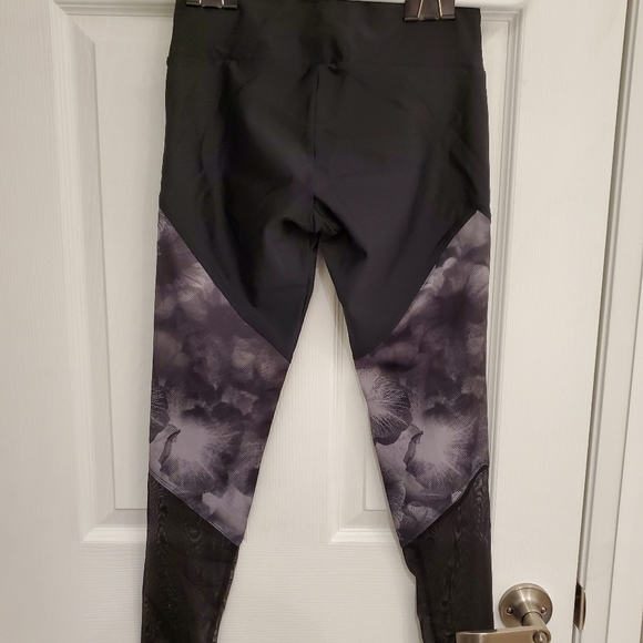 ❤️FREE OR 3/$30 Onzie athletic leggings - Picture 2 of 5